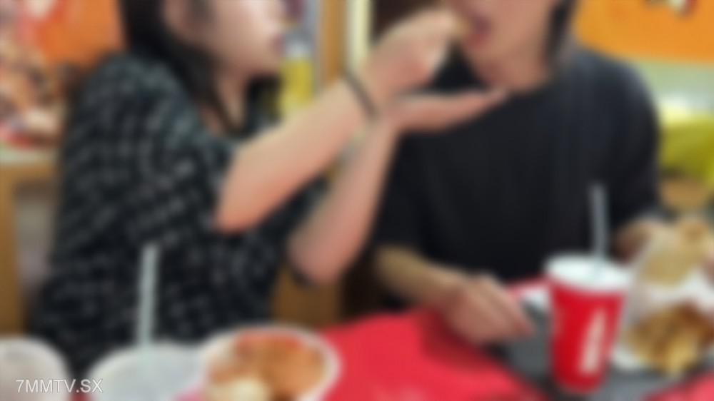 [無碼]fc2-ppv 4575806 （個撮・限定）3人仲良く彼の彼女と飯食って目の前でNTR FC2-PPV-4575806