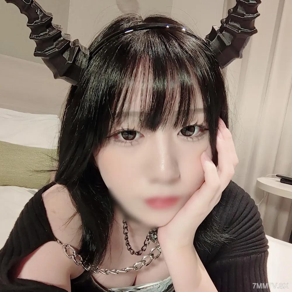 [無碼]fc2-ppv 4038576 [未經審查] 性慾惡魔，Kourin。刺穿她時尚美白的身材**！參加萬聖節活動，帕里皮女人們激烈而深入地糾纏在一起，讓她們陷入快感之中！ FC2-PPV-4038576